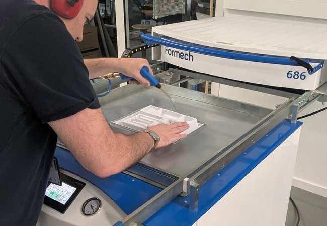 The thermoforming machine in action